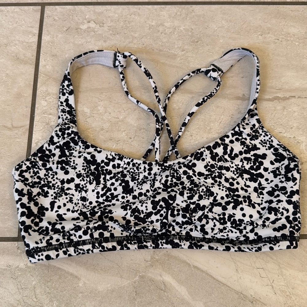 White and black lululemon sports bra size 4